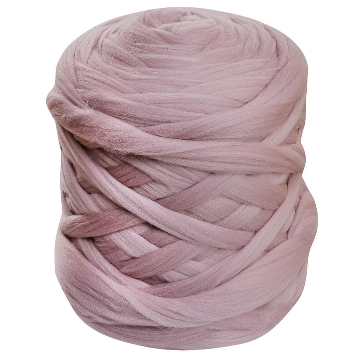 7 jumbo yarn made of merino wool in dusty pink