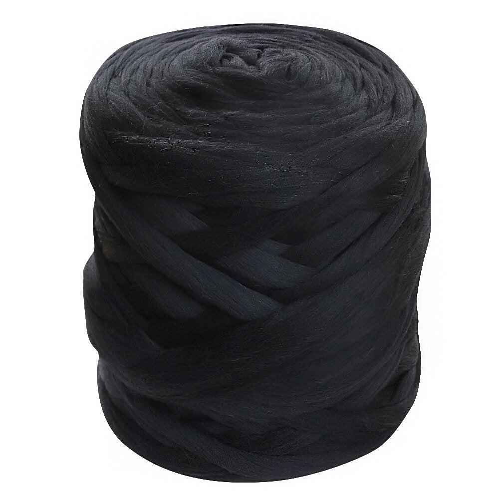 chunky knit yarn in midnight black color