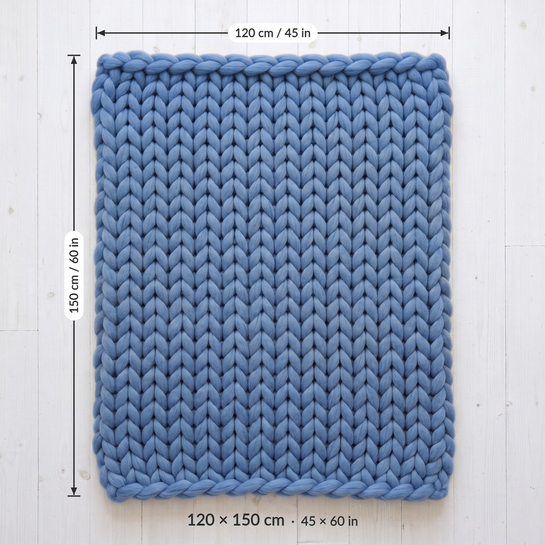 Chunky knit throw blanket size 120 x 150 cm (45 x 60 in), laid flat on a white wooden floor